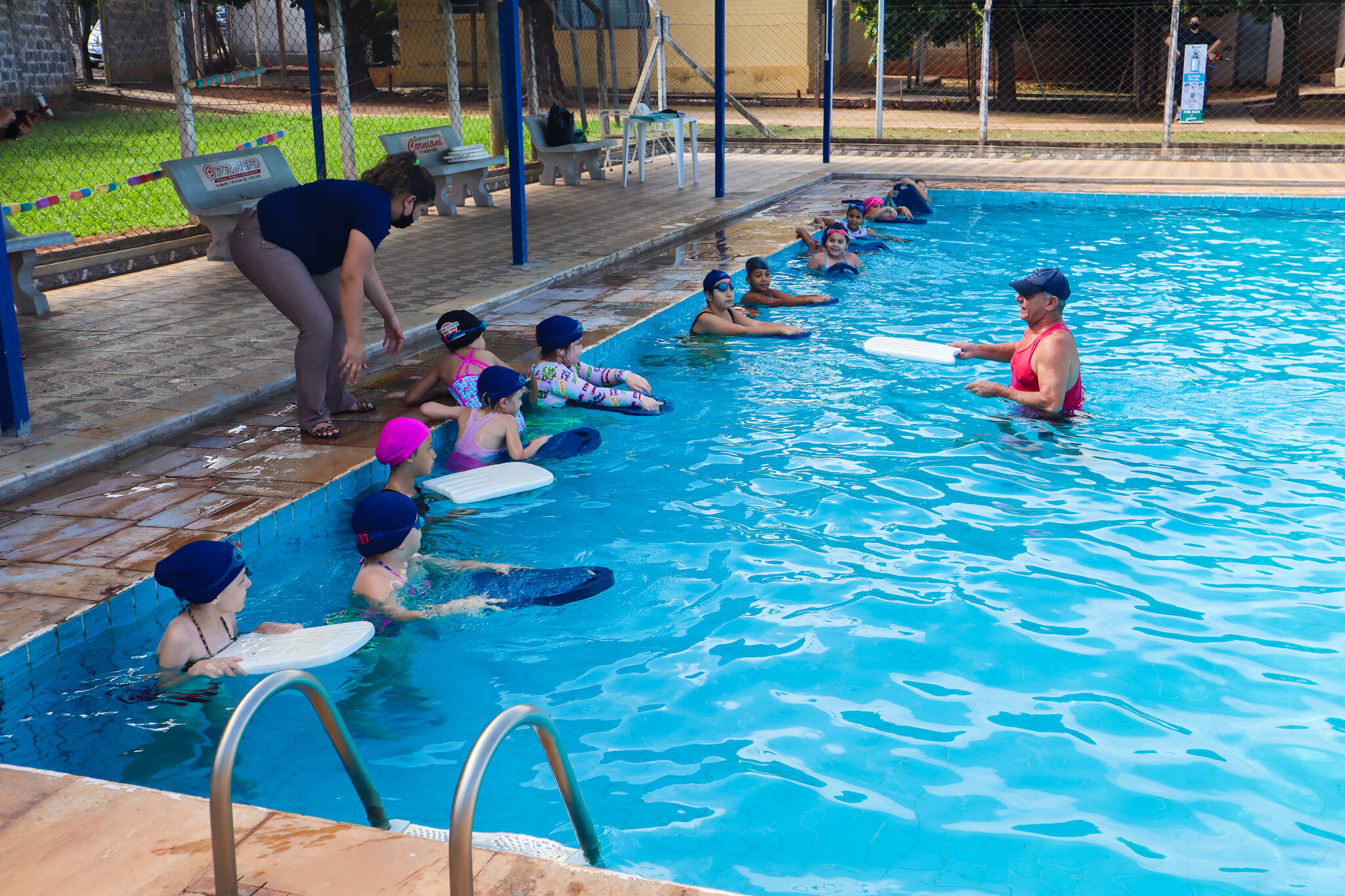 CEU Ottawa-Uirapuru oferece aulas de natação para crianças e