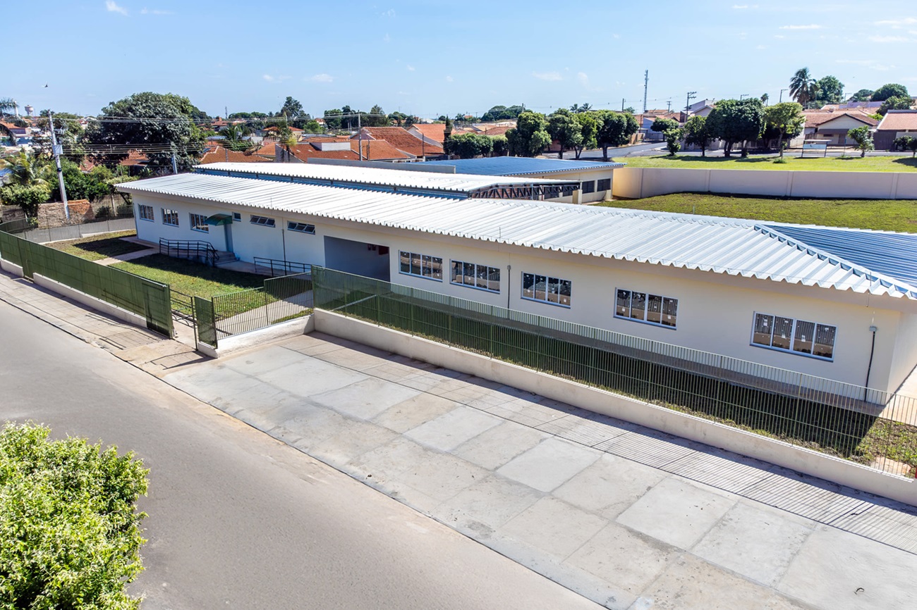 Foto aérea da EMEF Leonor Carrera Isique. Foto: Luís Fernando da Silva / Prefeitura Municipal de Urupês.