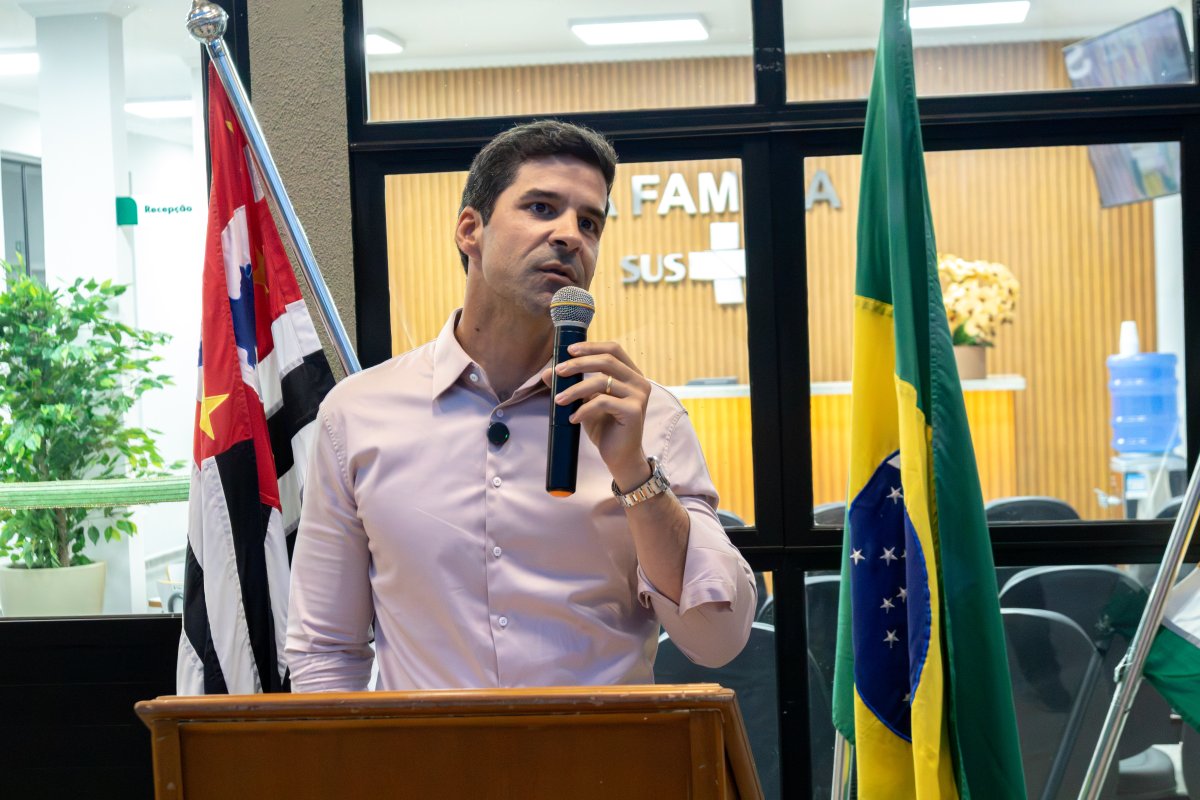 Dr. Beto Cacciari, em discurso na cerimônia de inauguração.  Foto: Luís Fernando da Silva / Prefeitura Municipal de Urupês.
